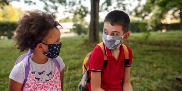 Comunicación niños y niñas con mascarilla
